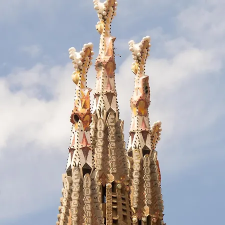 Uma Sagrada Familia Apartment